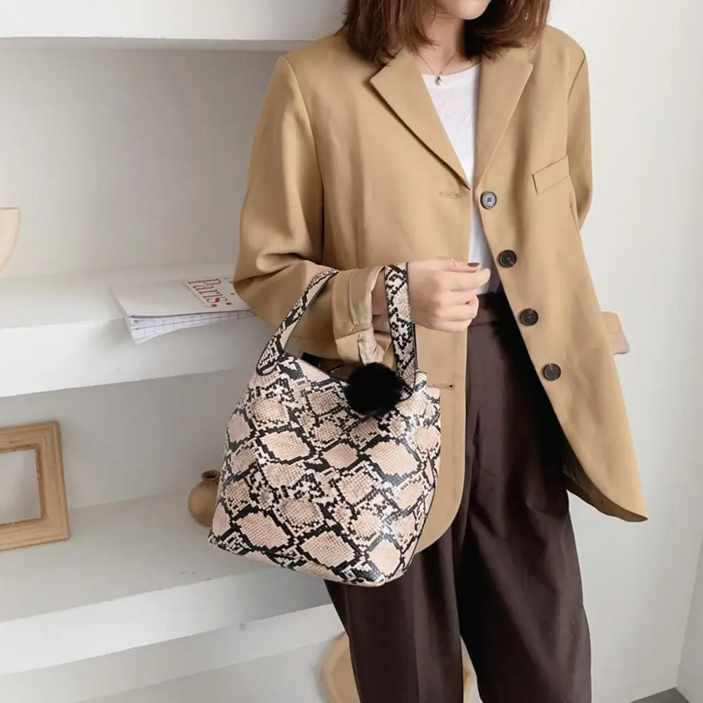 Женская сумка модная со змеиным принтом роскошная кожаная мягкая с застежкой