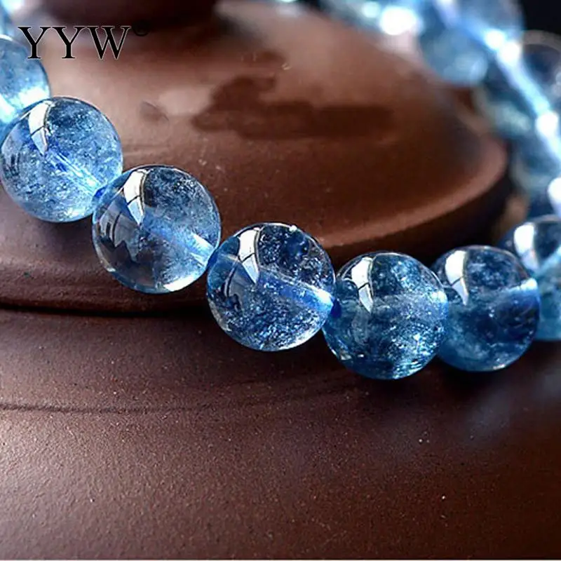 Женский браслет с кианитом круглый гладкий прозрачный эластичный синими