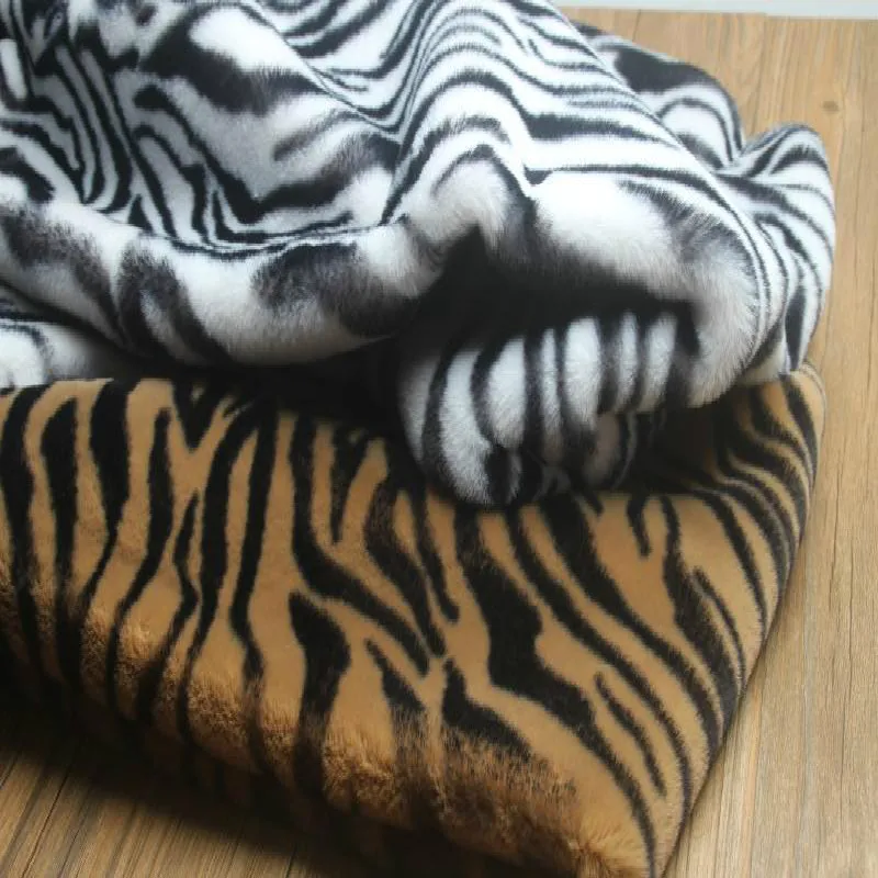 

Костюм из искусственного меха кролика с принтом тигра и зебры, 1 м
