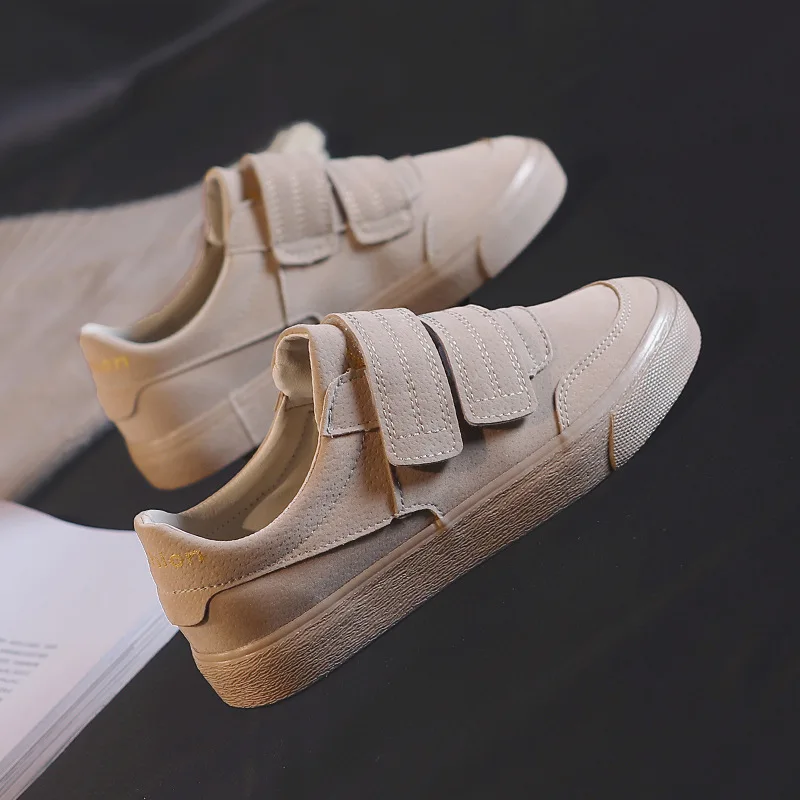 Новые весенние женские туфли на плоской подошве лоферы с круглым носком