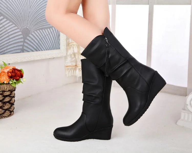 Зимние сапоги 2019 г. Женские до середины икры на танкетке женская обувь черная