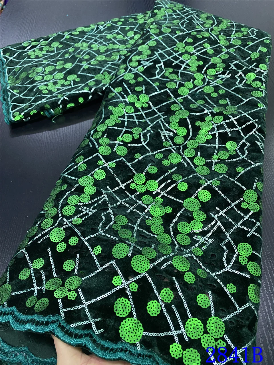

Velvet Lace Fabric High Quality African Sequins Lace Fabric Embroidery Nigerian French Lace for Sequence Fabric Lace APW2841B