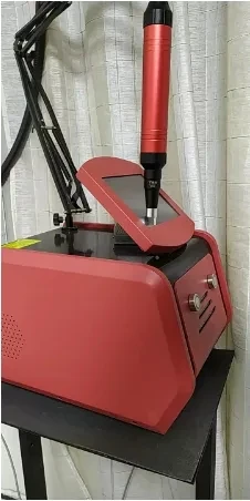 Preise ND YAG Laser Tattoo Entfernung Maschine Laser Pigmentierung Flecken Entferner 1064 532 755 1320nm Pi Cosecond Laser Beautymachin