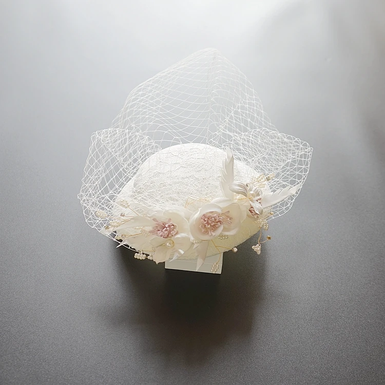 

Bridal Wedding Headwear Woman Church Fascinators Pillbox Hat With Veil Deby Race Sinamay Beret Cap Cocktail Banquet Fedoras