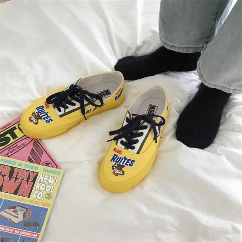 

Classic Retro Flat Graffiti Canvas Shoes Fashion Casual Lady Footwear Plus Size Lace-up Sweat-absorbant Vulcanized Female Shoes