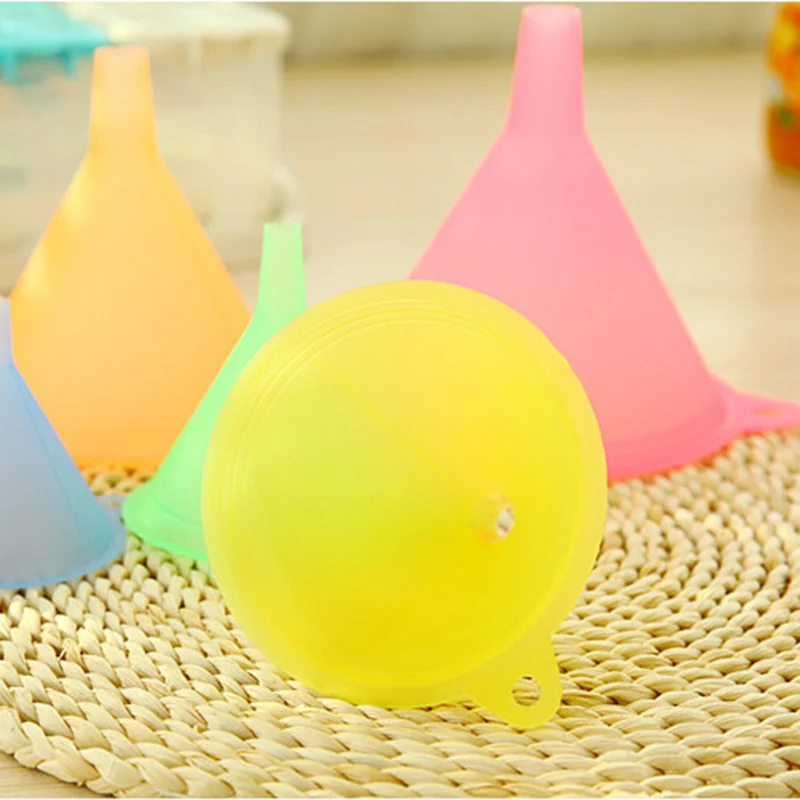 

5Pcs Candy Color Liquid Oil Funnel Liquid Transfer Funnel Kitchen Lab Funnel Supplies Anti-Fouling Durable Funnel