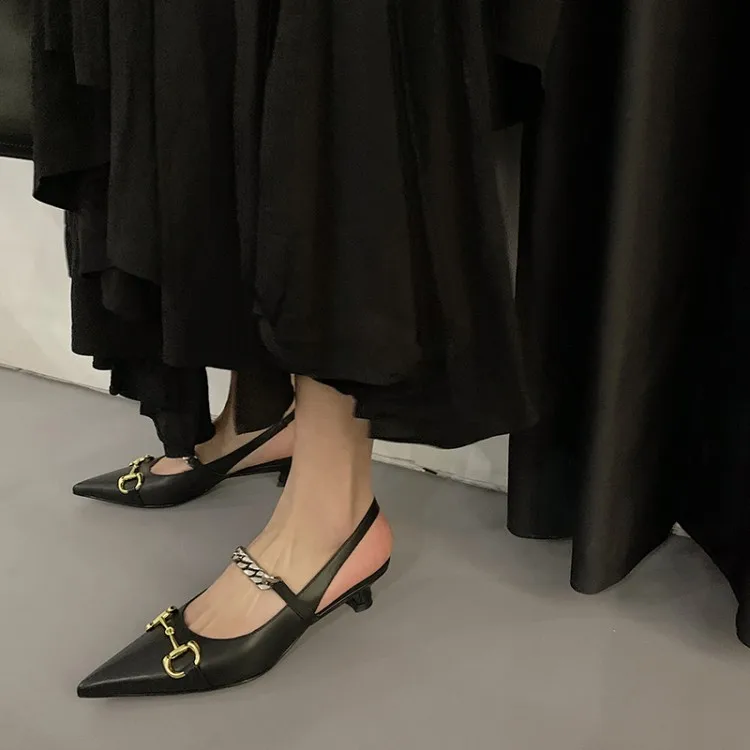 Новинка 2021 весенние женские черные туфли лодочки с ремешком на пятке и острым