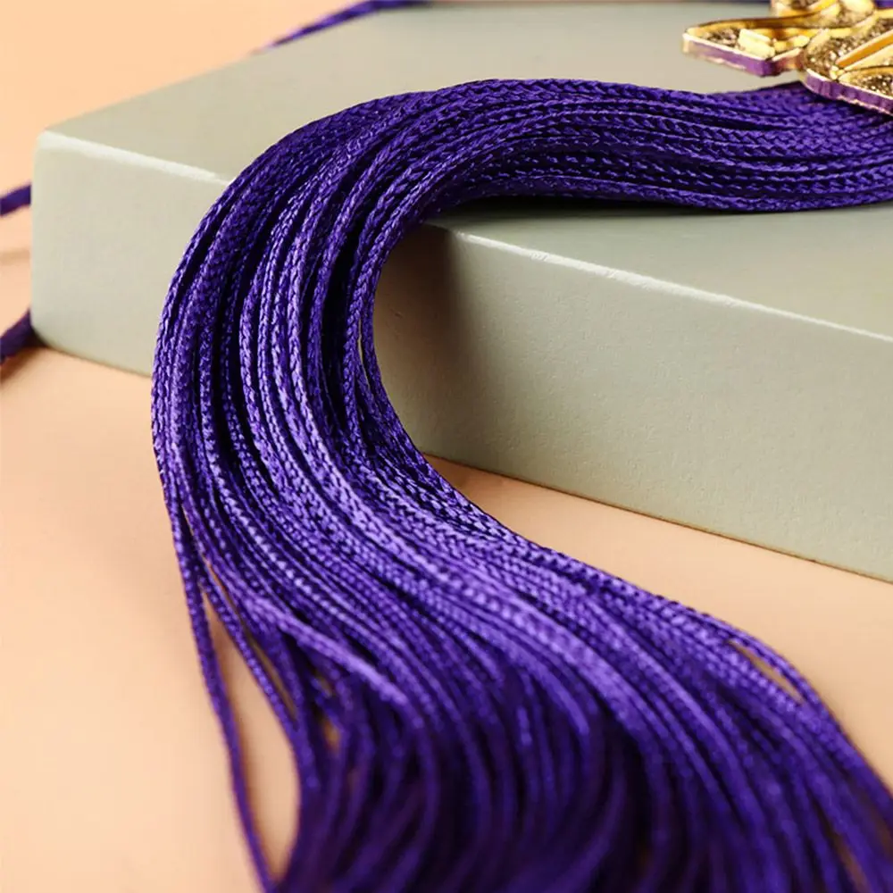 Шапка с кисточкой и подвеской золотистая 2022 год | Дом сад