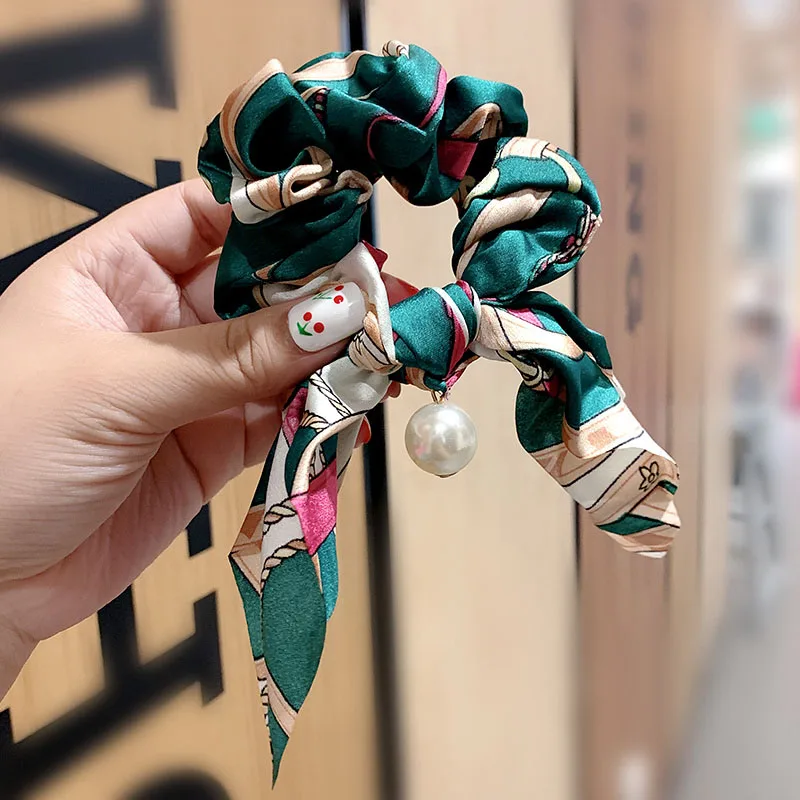 Резинка для волос женская с бантом и жемчугом элегантная эластичная заколка