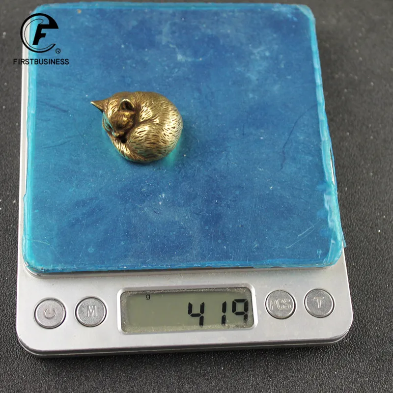 

Медные фигурки кошек