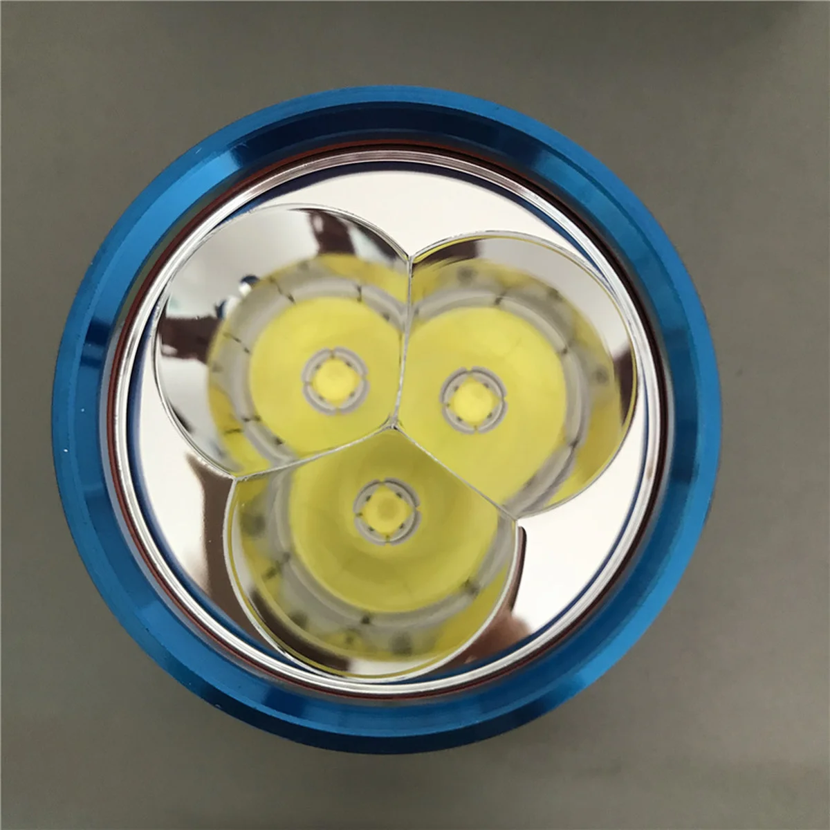 

HaikeLite MT09R 3 X XHP70 25,000 Lumens Flashlight High Power 750Meters Long Range Throw Searchlight Torch Spotlight Floodlight