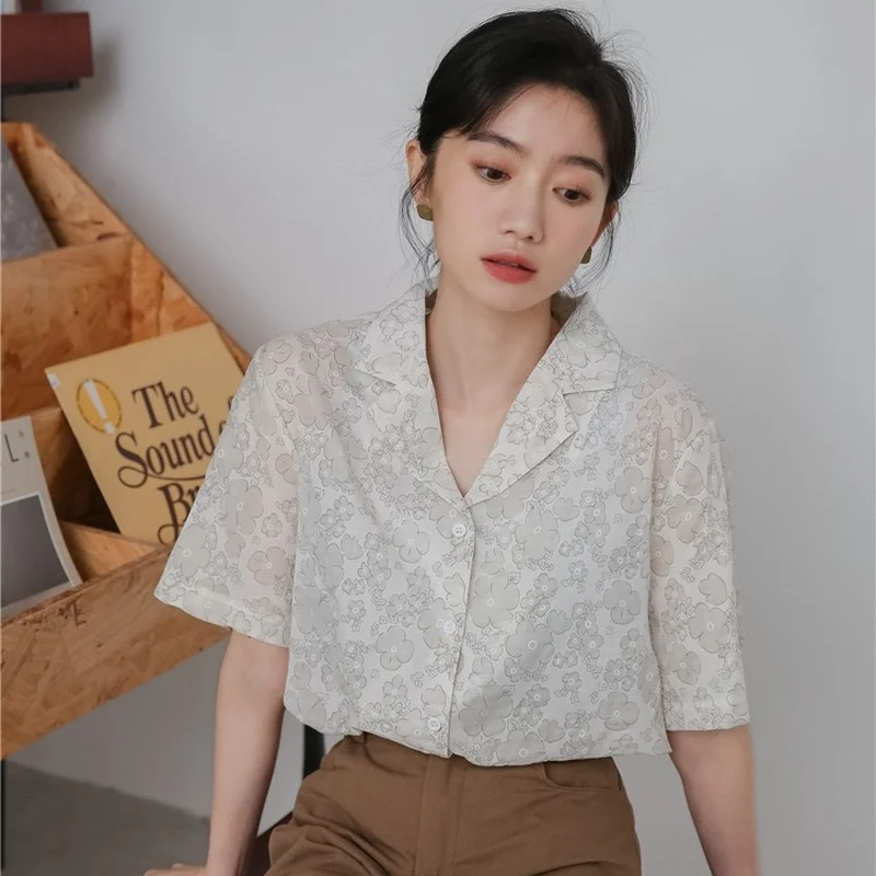 

Korejepo Women Blouse 2021 Summer New Retro Casual Floral Notched Gentle Printing Short-sleeved Shirt Top Female Single Breasted
