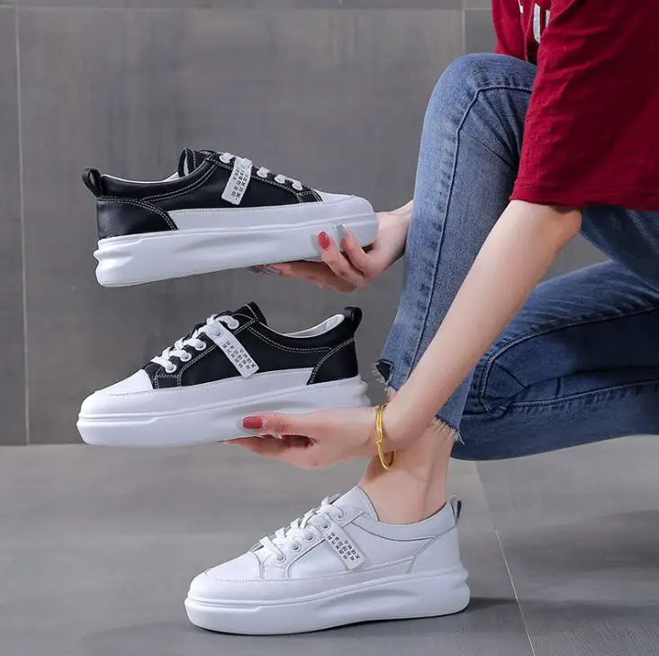 

Туфли из натуральной кожи на каждый день; Женская обувь; Кроссовки; Сезон осень светильник белые кроссовки на платформе; Обувь на среднем ка...