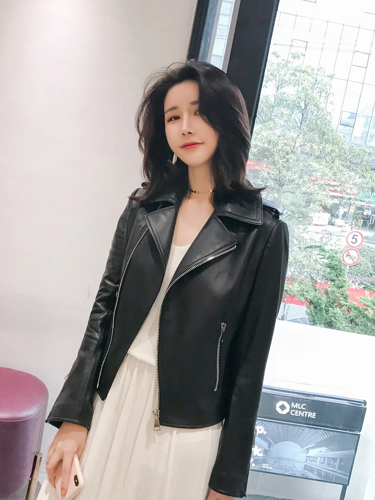 

Новинка Весна 2021 мотоциклетная куртка из овечьей кожи кожаная куртка кожаная женская короткая тонкая маленькая куртка