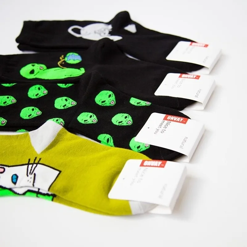 Мода в стиле протестного уличного искусства забавный чужой планеты носки для