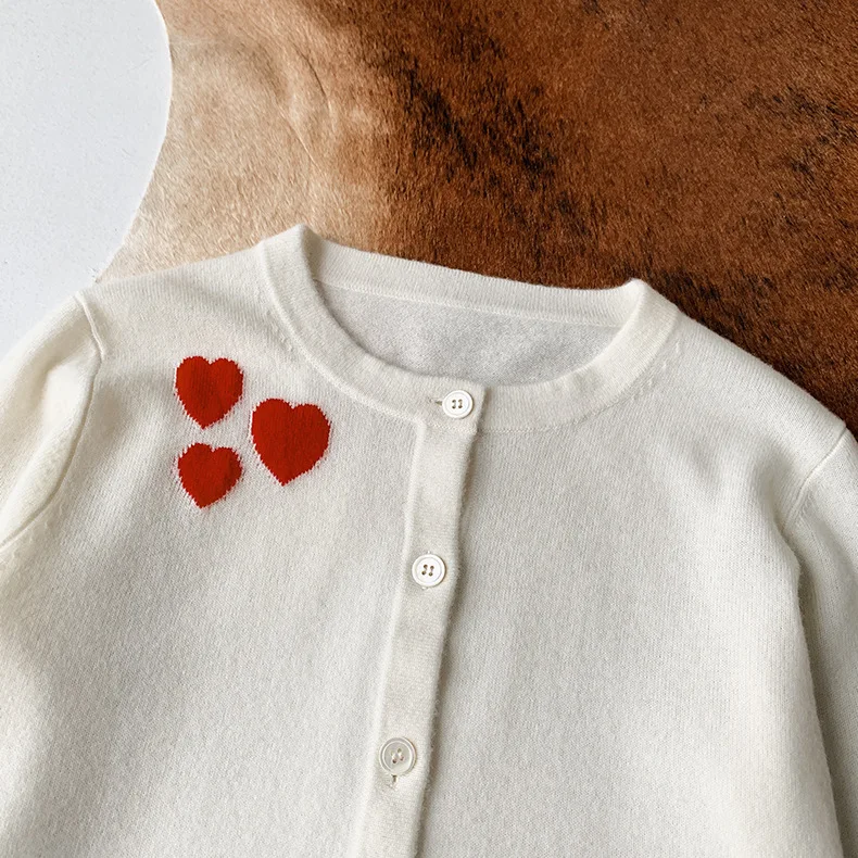

2020 Autumn and Winter New Small Peach Heart Knitted Cardigan Wool Short White