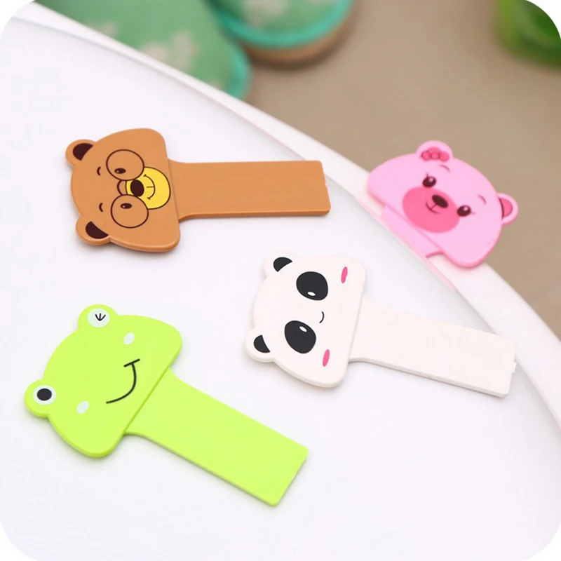 Toilet cover Multi-animal Shape Cartoon Large Portable Toilet Handle Uncovering Device