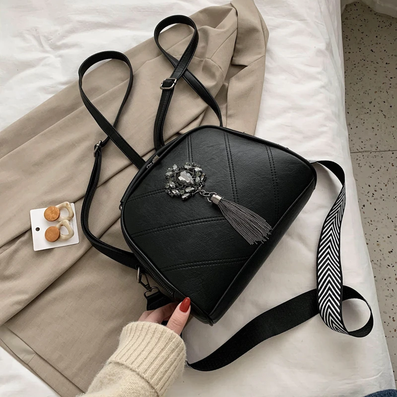 

Black Women Leather Shoulder Bag Diamond Tassel Backpack Wide Strap Messenger Bag Fashion Design Lady Crossbody Bag Casual Totes