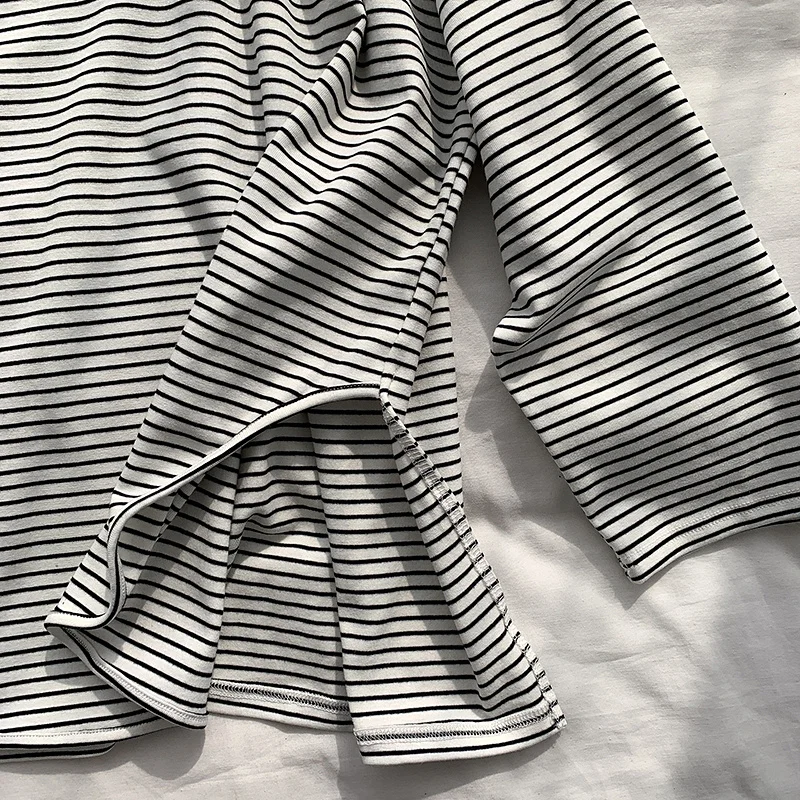 

2021 New Spring O-Neck Split Hem Striped Women Fashion T Shirts Long Sleeve Oversized T Shirt Women Clothes Slim Fashion Tops