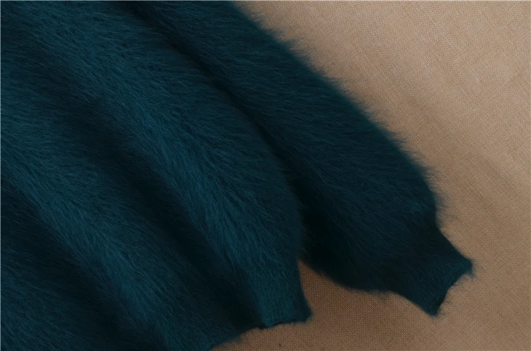 Короткий женский вязаный свитер из кроличьей шерсти с круглым вырезом и длинным