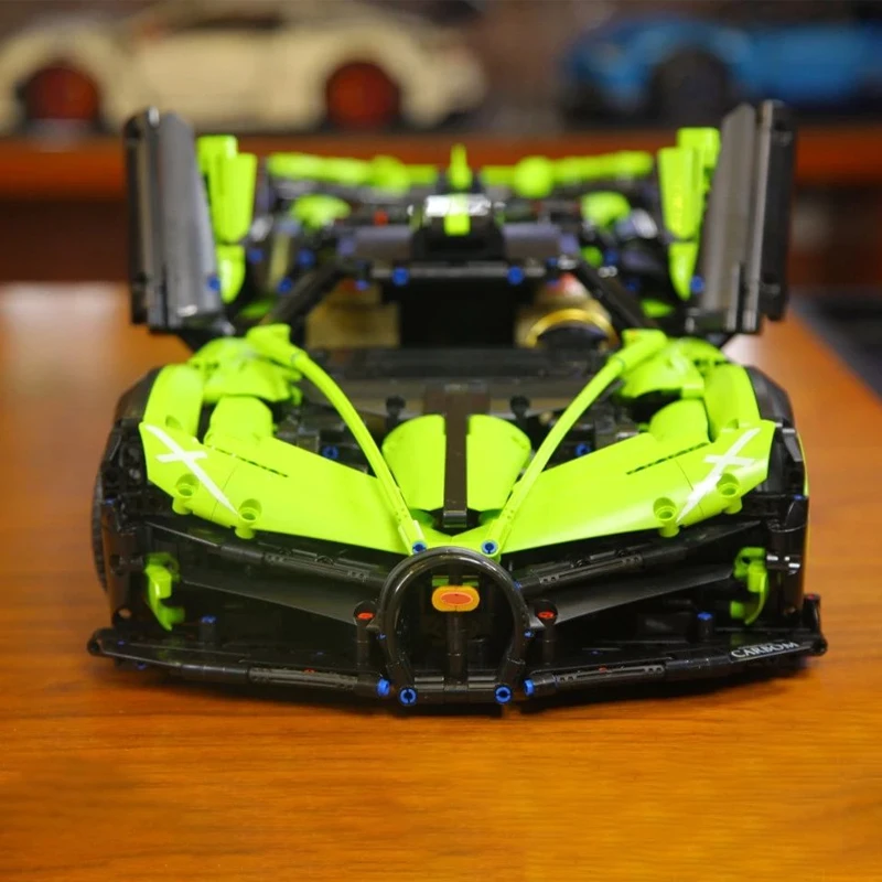 Высокотехнологичная модель спортивного автомобиля супергоночного