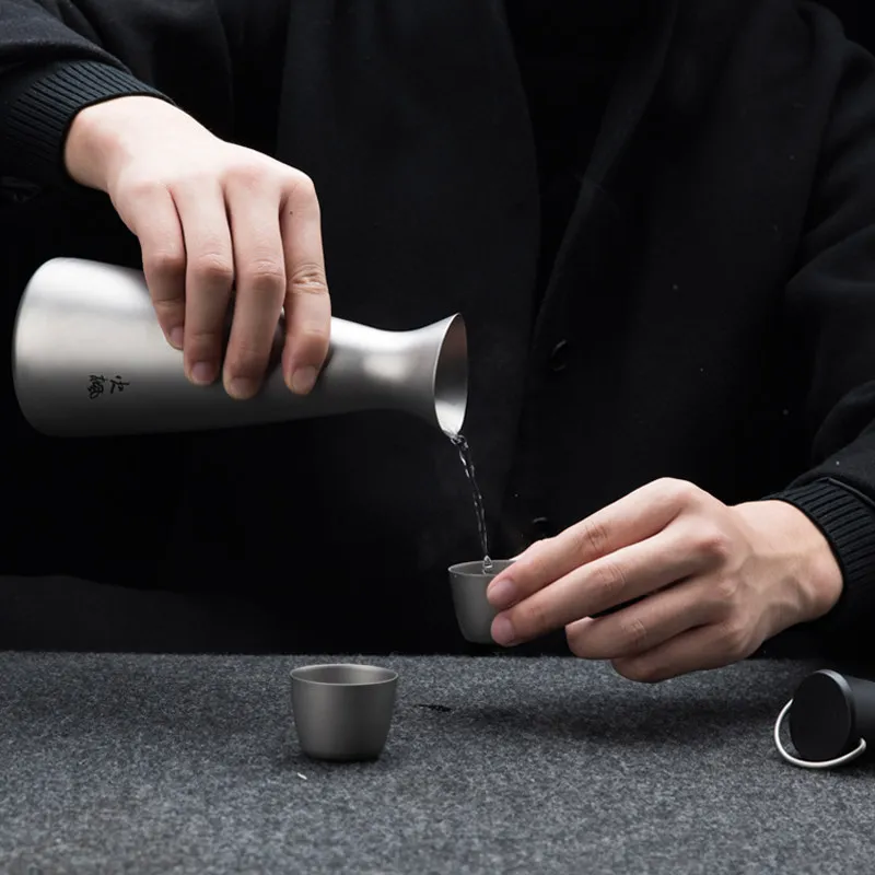 

Outdoor Portable Titanium Wine Pot Wine Cups Travel Flagon Travel Drinkware Set