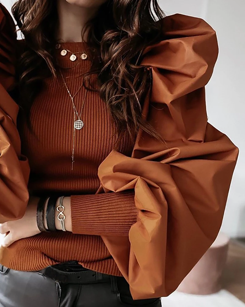 Женская блузка в рубчик с круглым вырезом и пышными рукавами повседневная