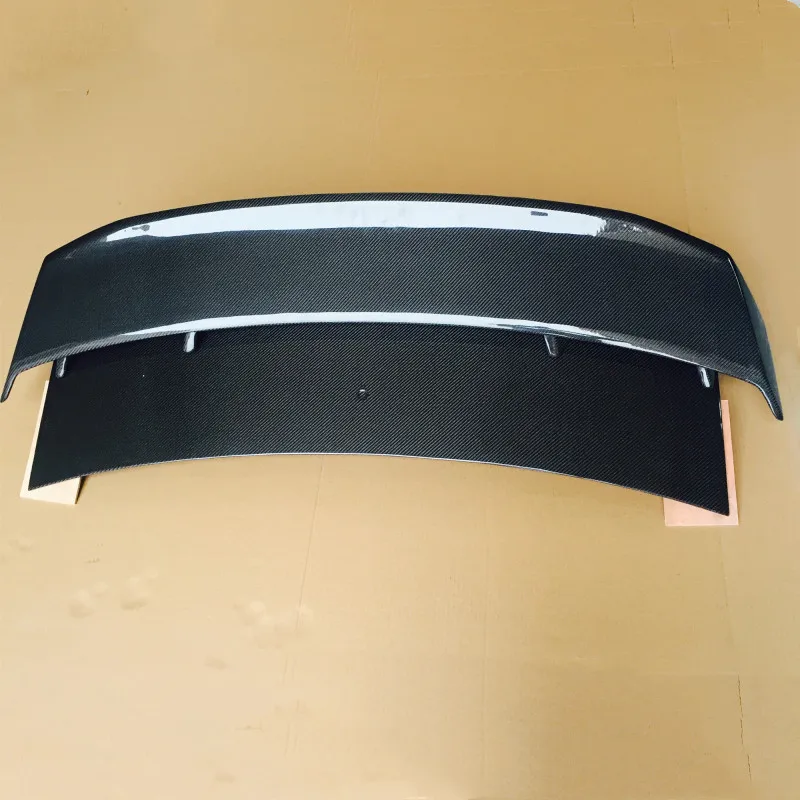 Стильный спойлер для изготовления автомобильных изделий из углеродного сплава