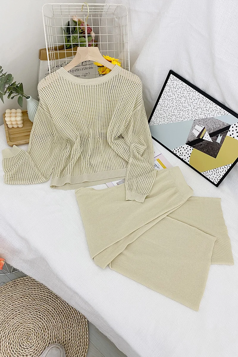 

Ice silk knitting package female summer new temperament light, thin, thin, air sunscreen wide leg pants two-piece set