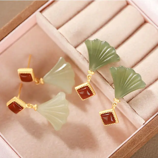 

Новые серебряные инкрустированные серьги в виде натуральной горячей белой халцедона с красной яшмой в китайском стиле ретро очаровательны...