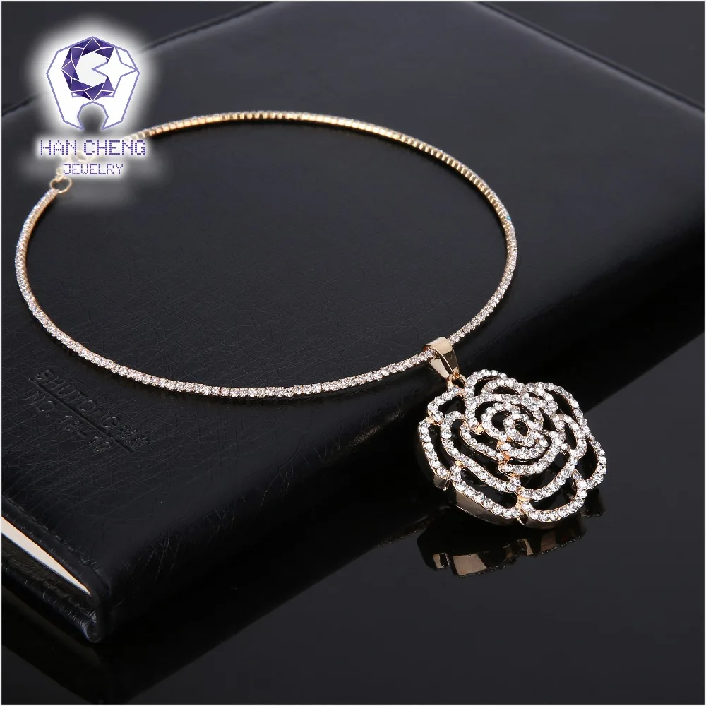 Новинка модное ожерелье HanCheng с подвеской в виде полых цветов Стразы черным