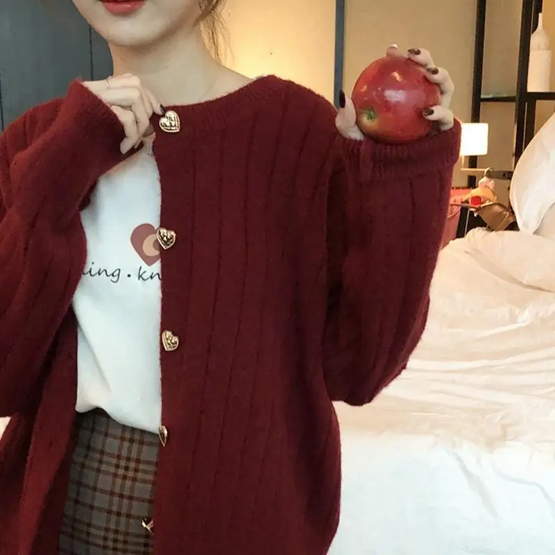 

Милый короткий свитер на пуговицах белого и красного цвета, кардиган в Корейском стиле, тонкий свитер в полоску