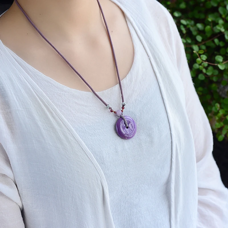 Оптовая продажа фиолетовая натуральная слюда Каменная Резная подвеска кнопка