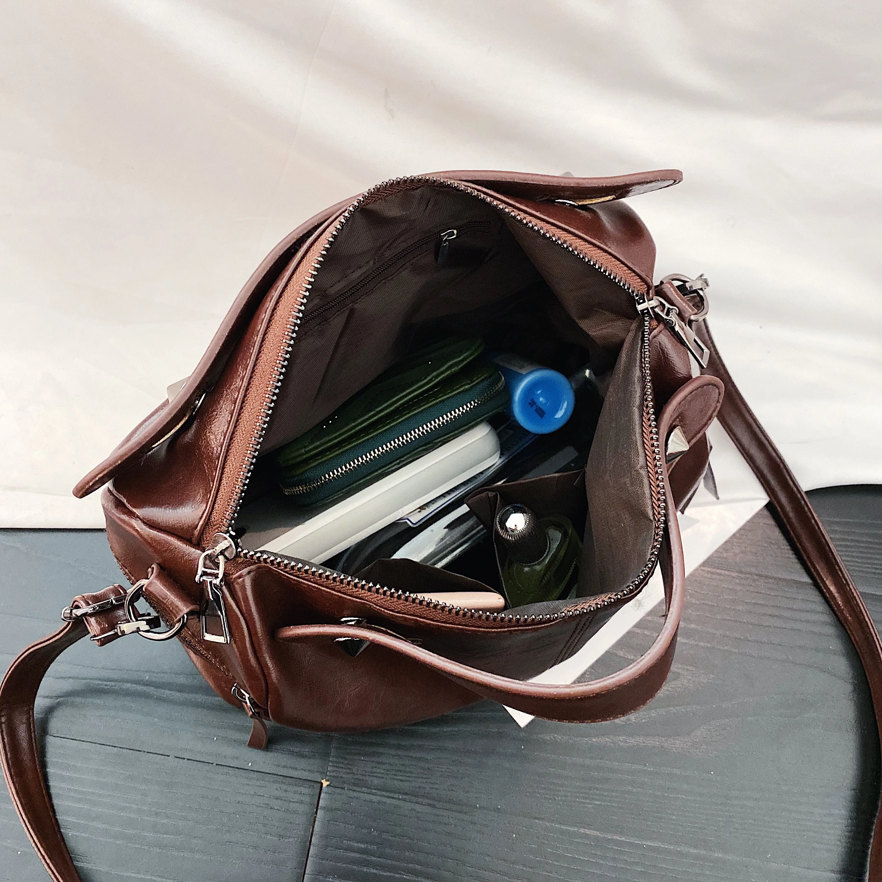 

2020 winter new luxury ladies shoulder bag fashion soft leather rivet female bag trendy messenger bag large capacity Boston bag