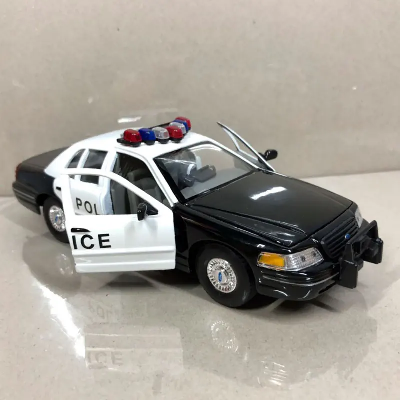 WELLY 1/24 масштабная модель автомобиля игрушки полиция Ver. 1999 Ford Crown Victoria автомобиль из литого металла модель игрушки для подарка/коллекции/детей