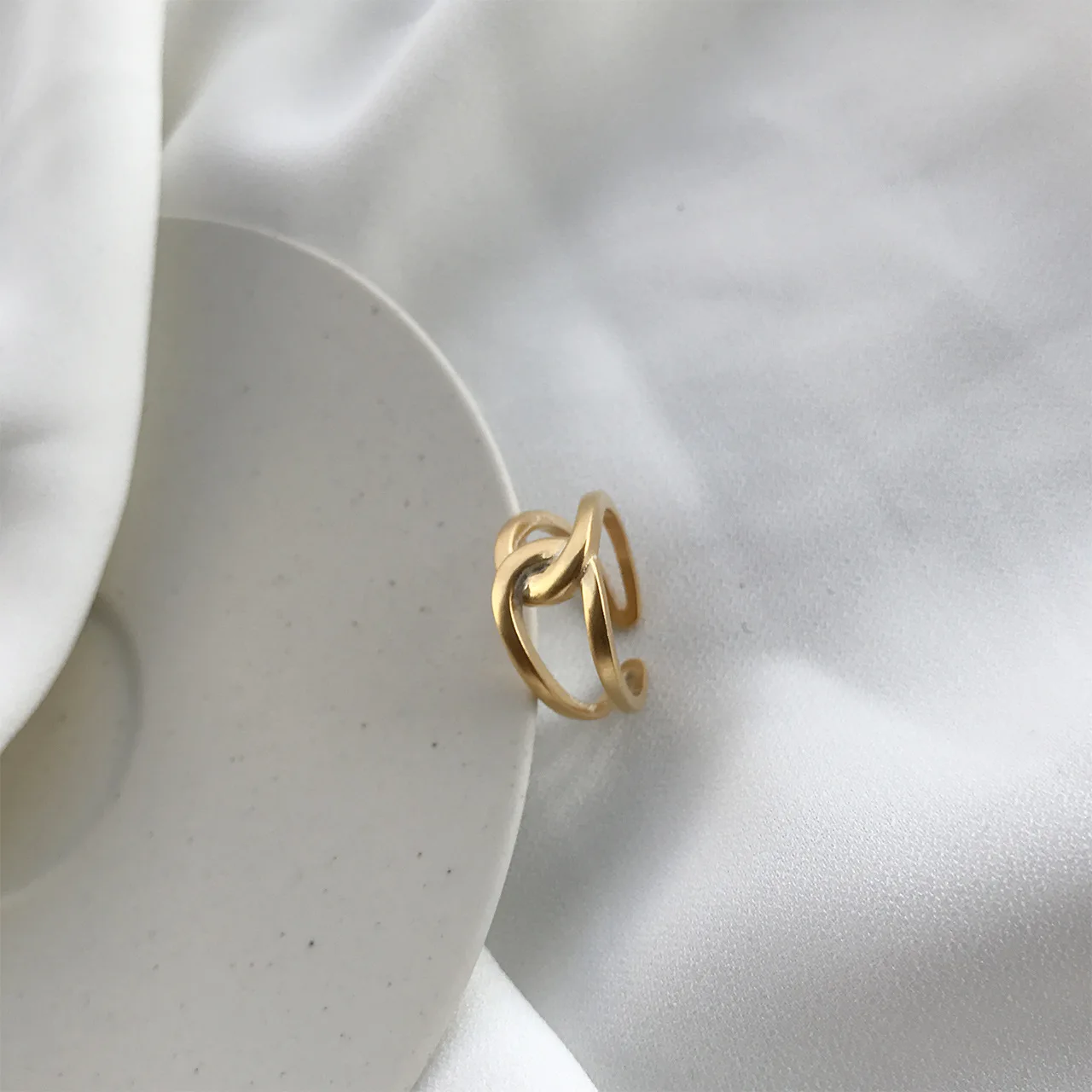 

South Korea Korean-style S925 Fine Silver Cool Trend Gold Ring Matte Winding Ring Ring