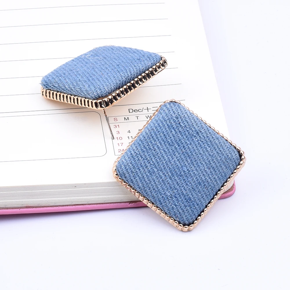 Женские квадратные серьги-гвоздики из джинсовой ткани эффектные золотые серьги