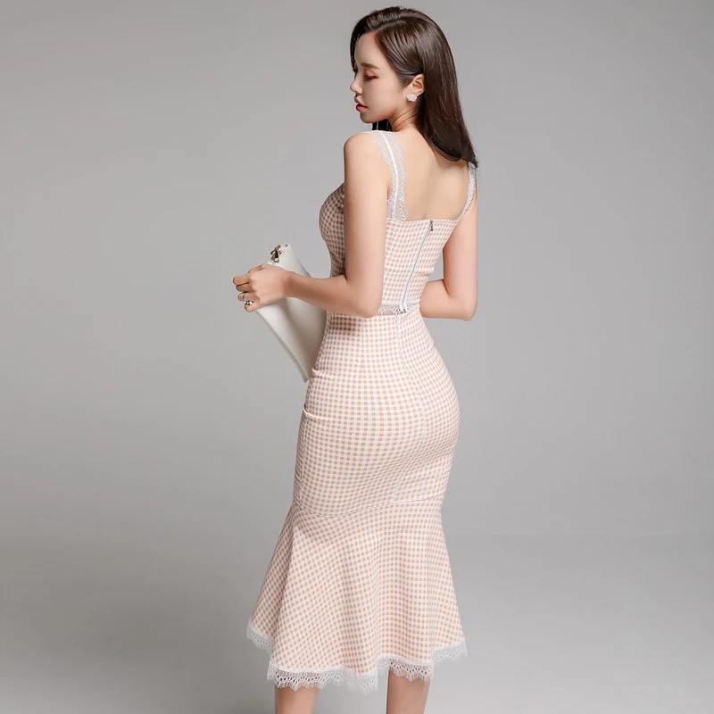 

2020 summer new Korean version of sexy sling plaid lace stitching slim slimming fishtail suit skirt