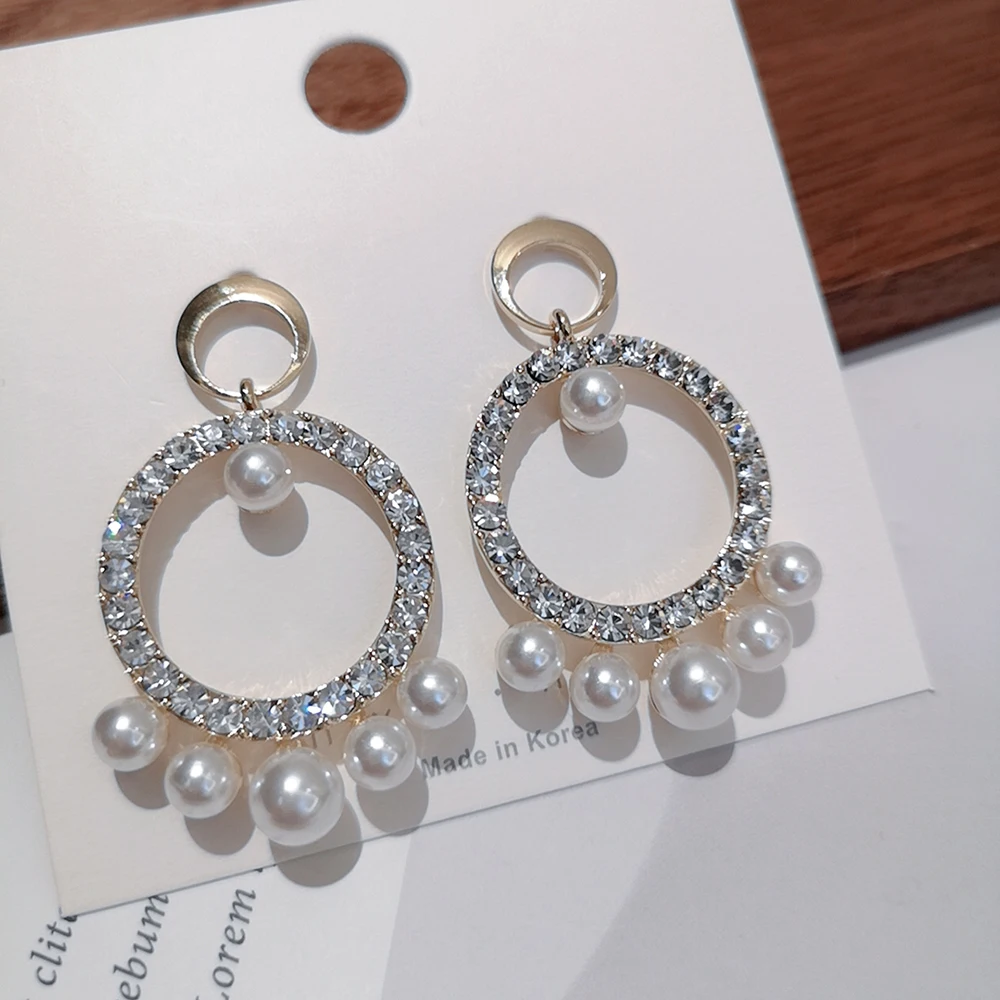 

Женские длинные серьги с искусственным жемчугом, круглые свадебные серьги с белыми кристаллами, корейская бижутерия, 2020