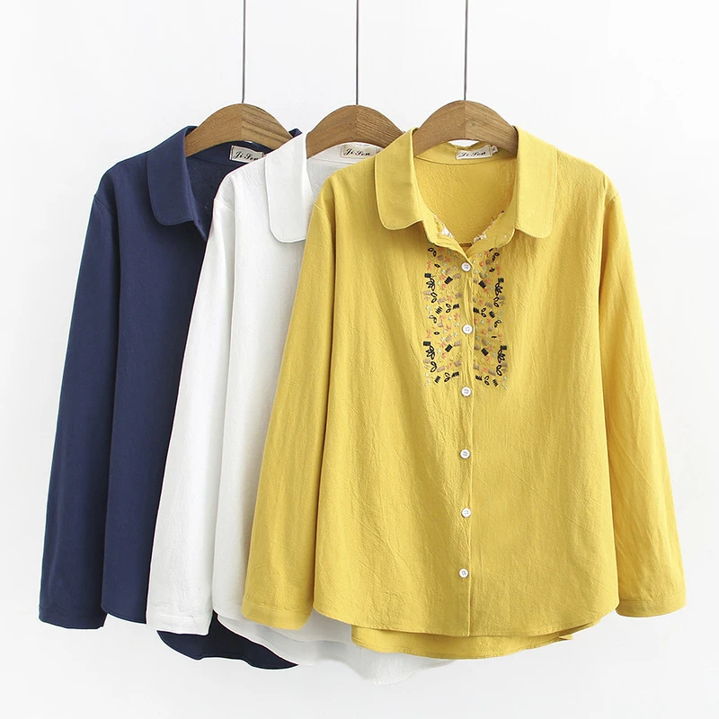 Осенняя женская рубашка с цветочной вышивкой и карманами хлопковая темно-синего