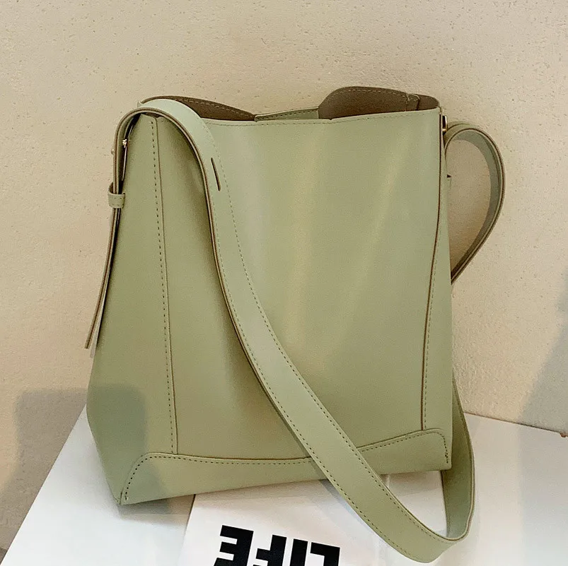 

Casual Large Capacity Bucket Bag Designer Big Tote Handbag and Purse Luxury Crossbody Bag Ladies Brands Soft Women Shoulder Bag
