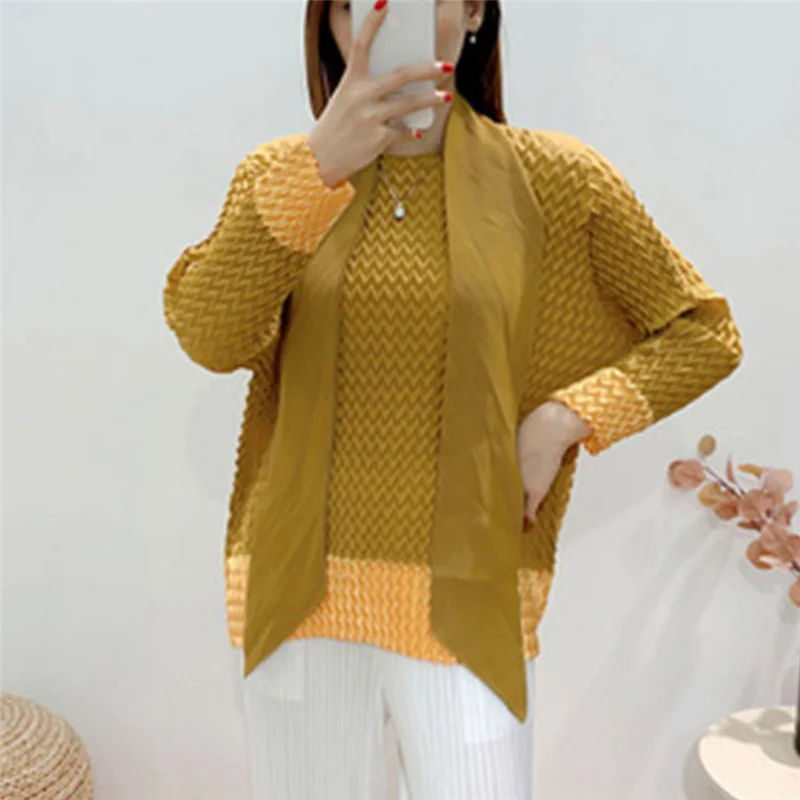 

Top women's niche design sense autumn and winter new long-sleeved wild loose Miyake pleated bottoming T-shirt oversized T shirt