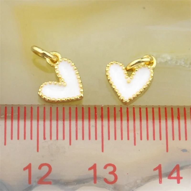 7 мм 30 шт./лот Маленькая подвеска в форме сердца с эмалью белая эмалированная