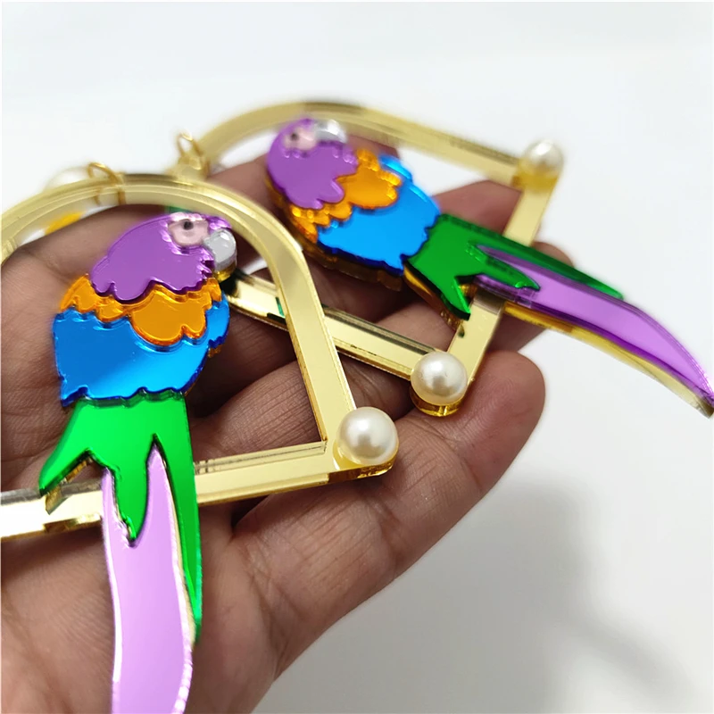 Длинные серьги KUGUYS "Длинный попугай" для женщин, красные и фиолетовые, большие подвески с зеркальным акрилом, имитацией жемчуга, эксцентричные модные украшения в виде птицы.