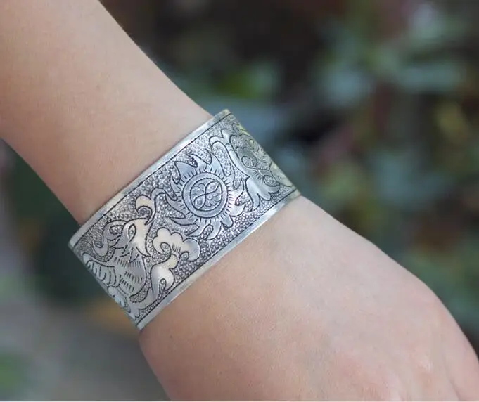 Серебряный цилиндрический браслет Miao с регулируемой ручкой | Украшения и