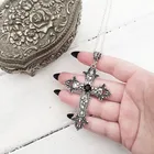 Женское колье с подвеской в виде креста, черного цвета