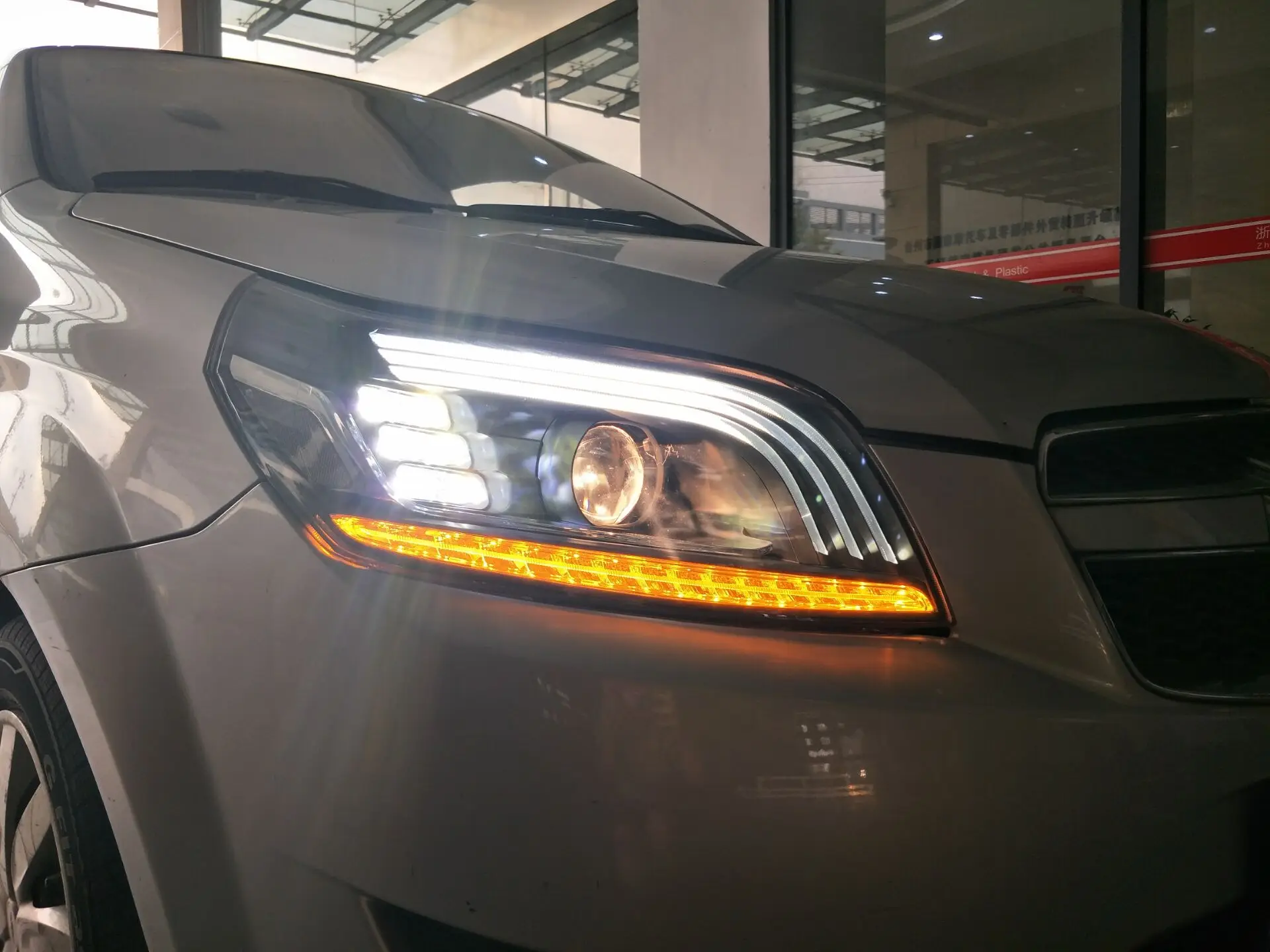 Светодиодные фары для дневных ходовых огней Chevrolet Lova 09-10 с желтым сигналом