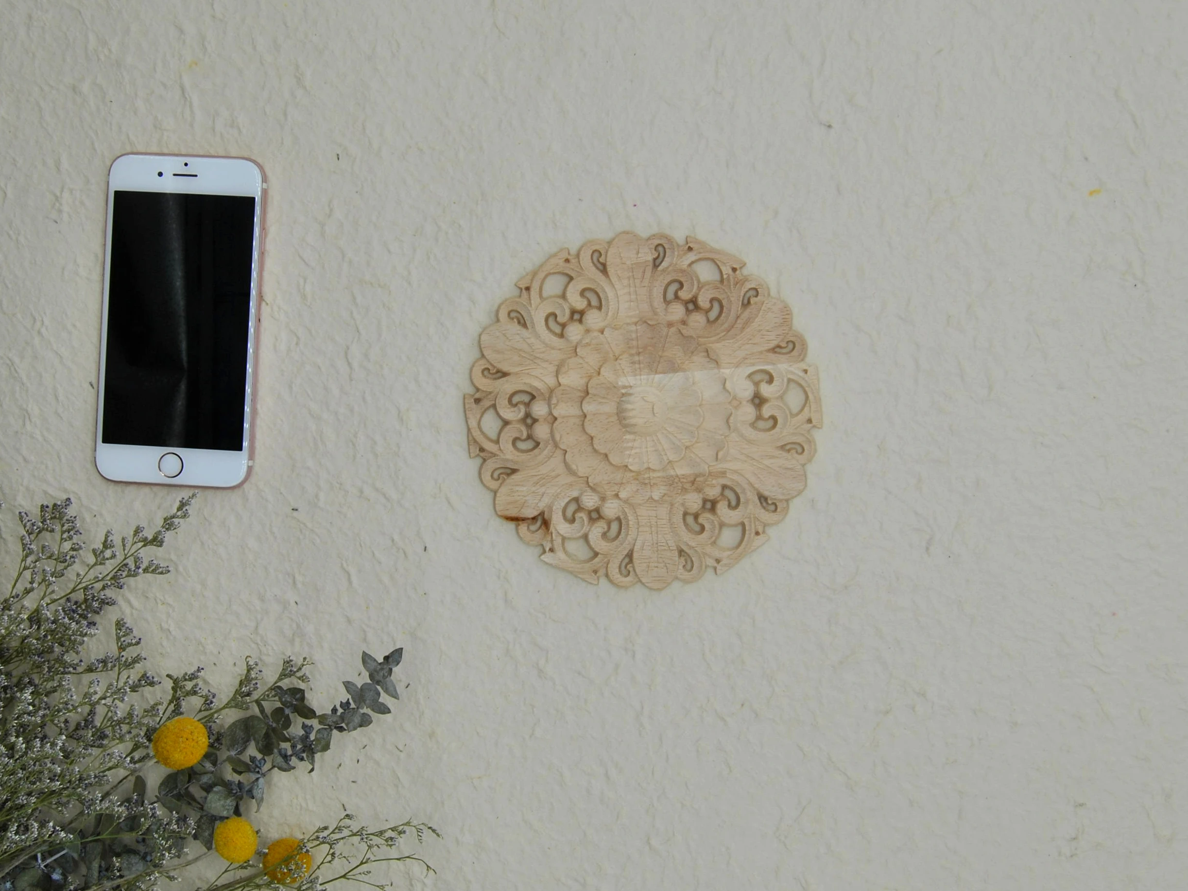 

Nature Rubber Wood Carving Wall Decoration DIY painting Wood Round Applique Flower Hollow Him Miniature Crafts No.NMHH-002-7