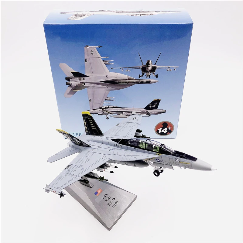 Литая модель военного самолета в масштабе 1/100 F18 Grumman Tomcat F/A 18F пиратский флаг