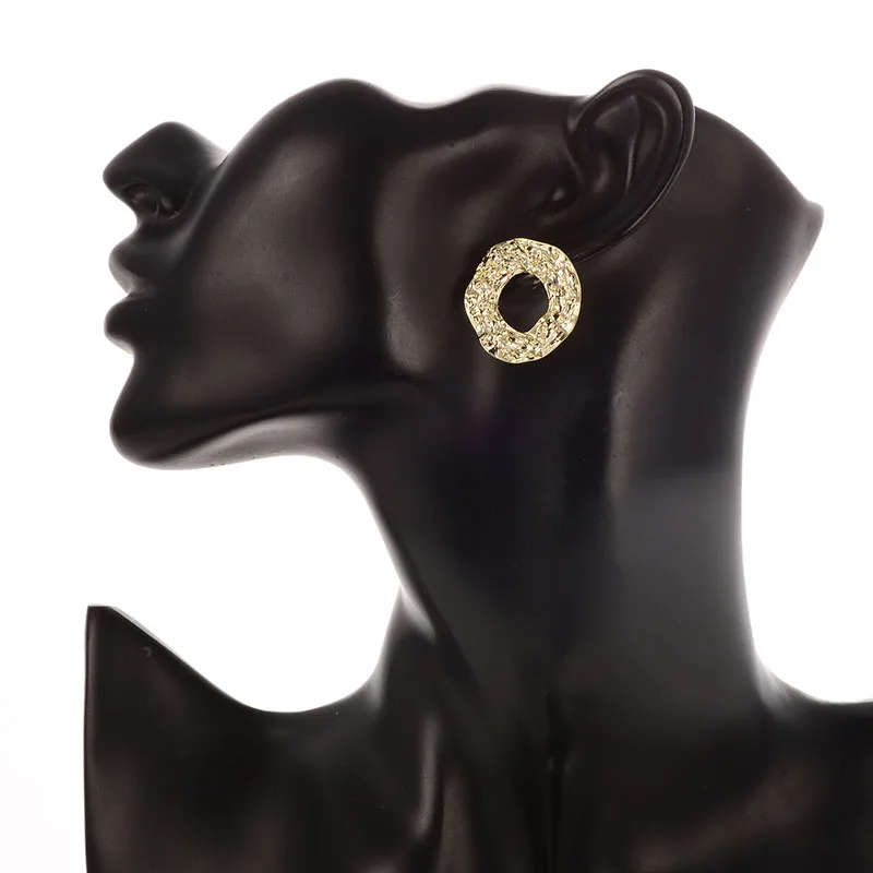 

Dorado Punk Round Stud Earrings For Women Simple Retro New New Fashion Brincos Jewelry Party Gifts Hot Sale Best Friend